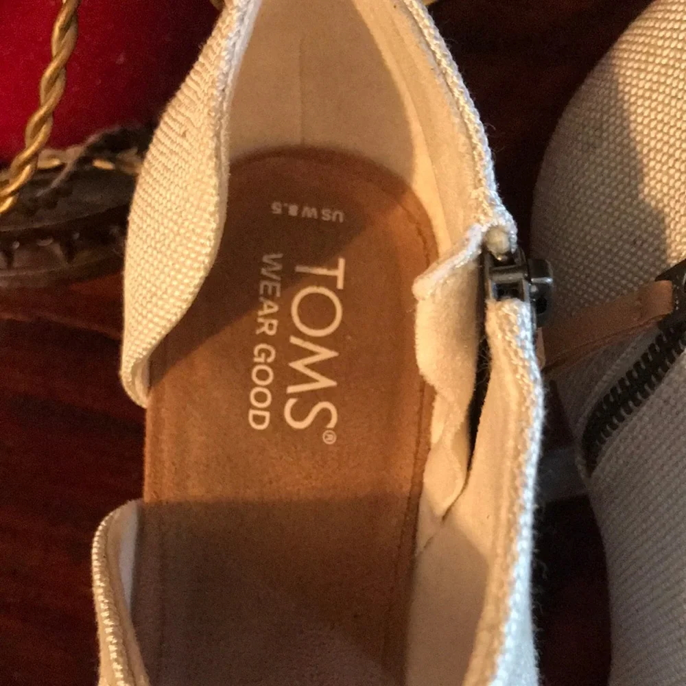 TOMS Cream Canvas Cross-Strap Block Heel Sandals - Picture 3 of 6